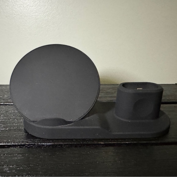 SWISSTEK 3-in-1 charging station for Apple IPhone, AirPods and Apple Watch - Picture 2 of 7